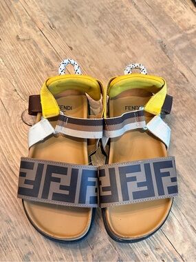 Fendi Kids Brown, Yellow & White Logo Strap Sandals